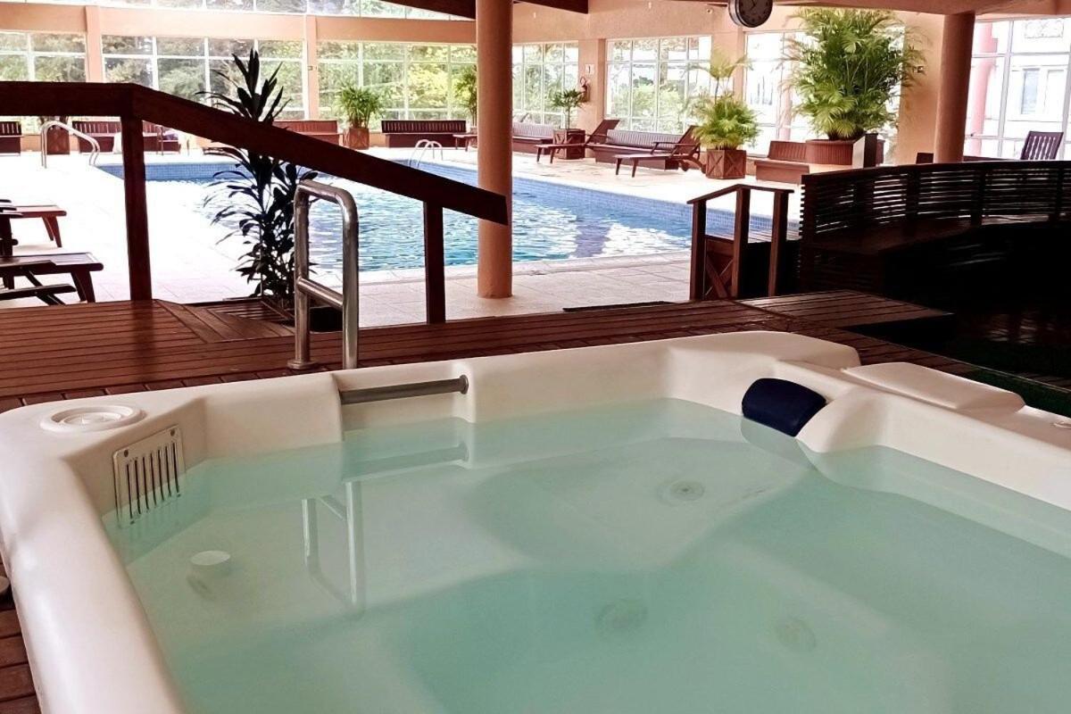 Apartamento No Residencial Village No Centro De Gramado, Com Piscina Aquecida E Hidromassagem Buitenkant foto